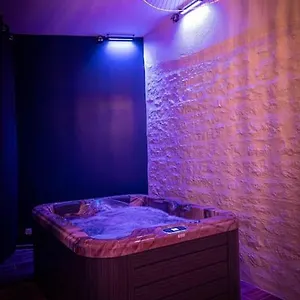 https://nuit-romantique-et-spa-villefranche-sur-saone.hotels-rhonealpes.com